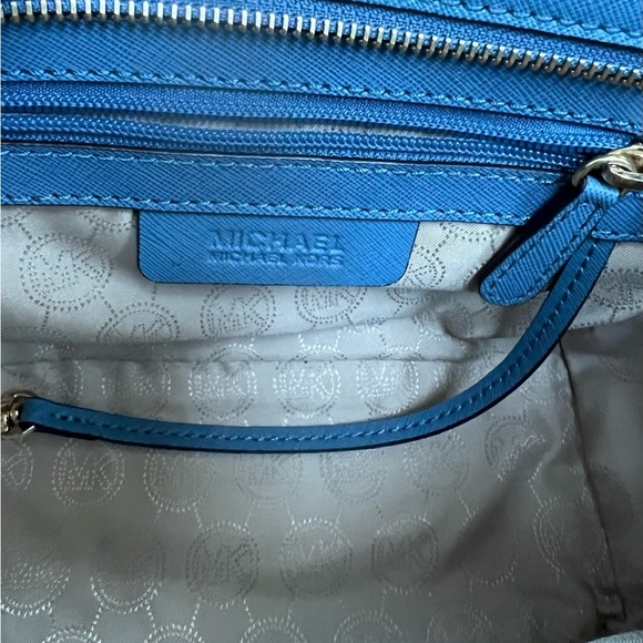BRAND NEW! MICHAEL KORS Stud Crossbody Bag - Picture 5 of 8